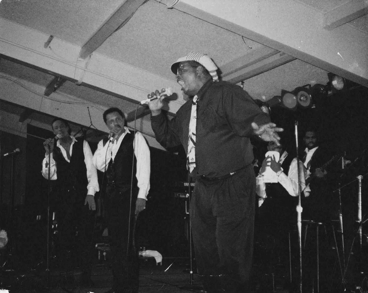Jerry Bowden singing on stage with the Temptations