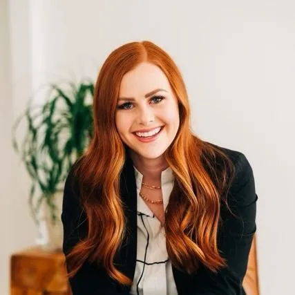 Photo of Lindsay Bell