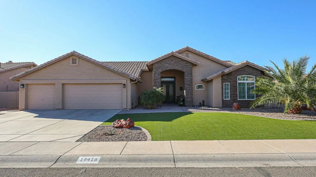 Macon Concrete builds and installs driveway