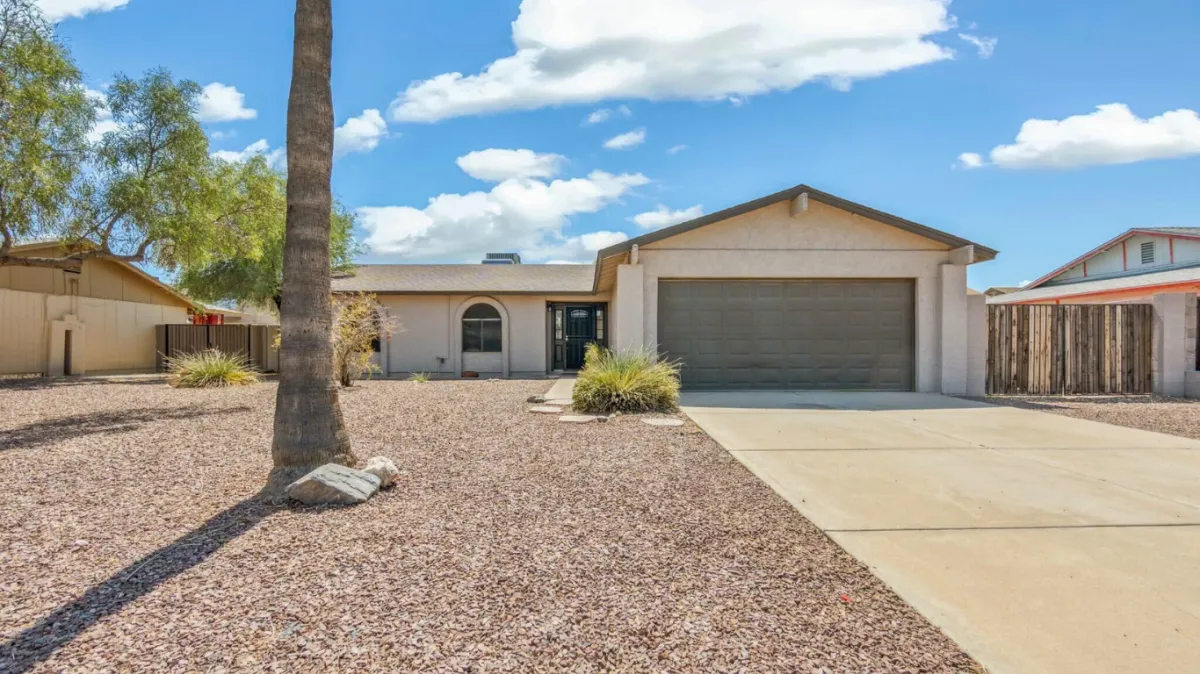 Macon Concrete builds and installs driveway