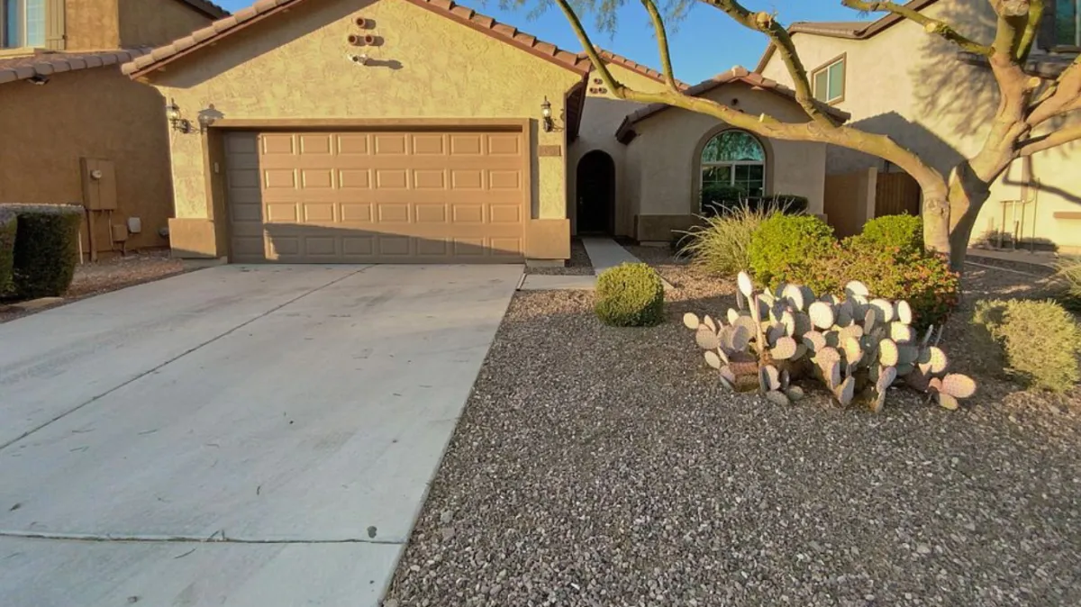 Macon Concrete builds and installs driveway