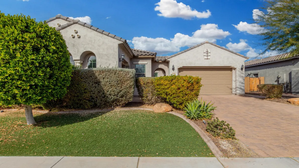 Macon Concrete builds and installs driveway