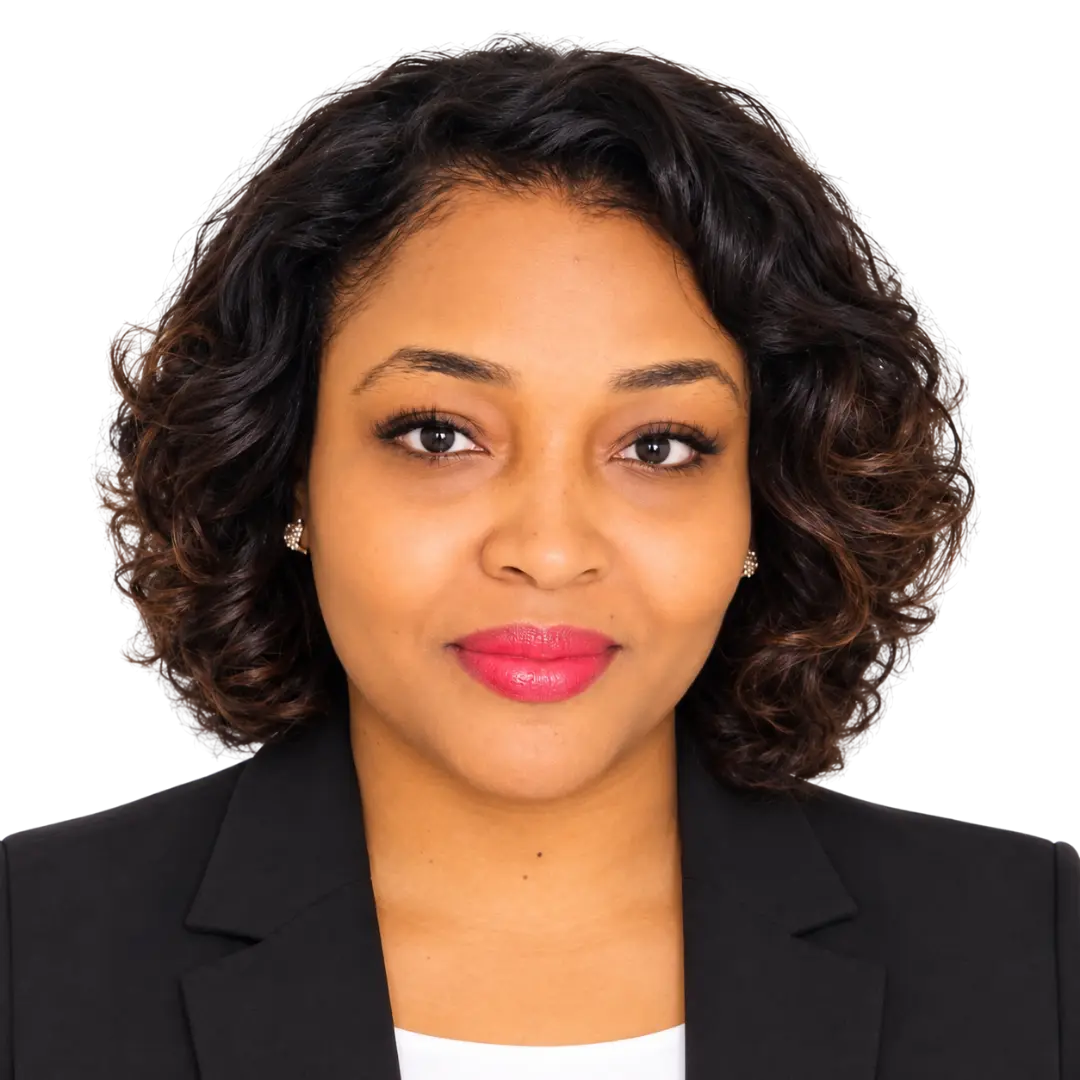 Islande Schettini - Real Estate Agent Signature Realty - Portrait