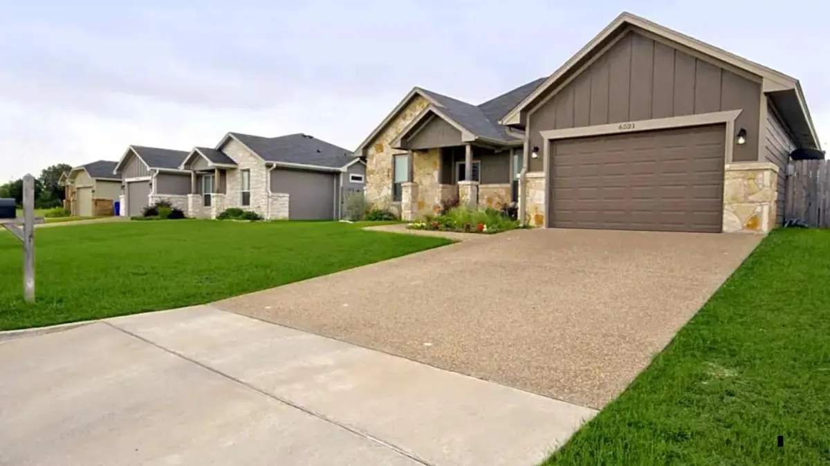 Gulfport Concrete builds and installs driveway