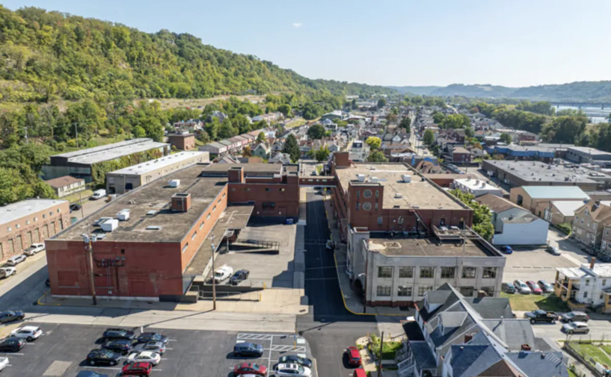 The Tenant's Edge: How Professional Management Drives Growth for Small-Bay Businesses