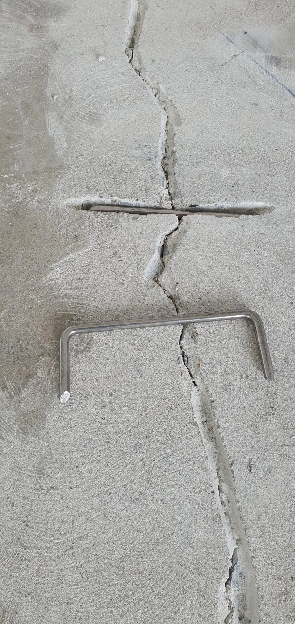Concrete crack repair