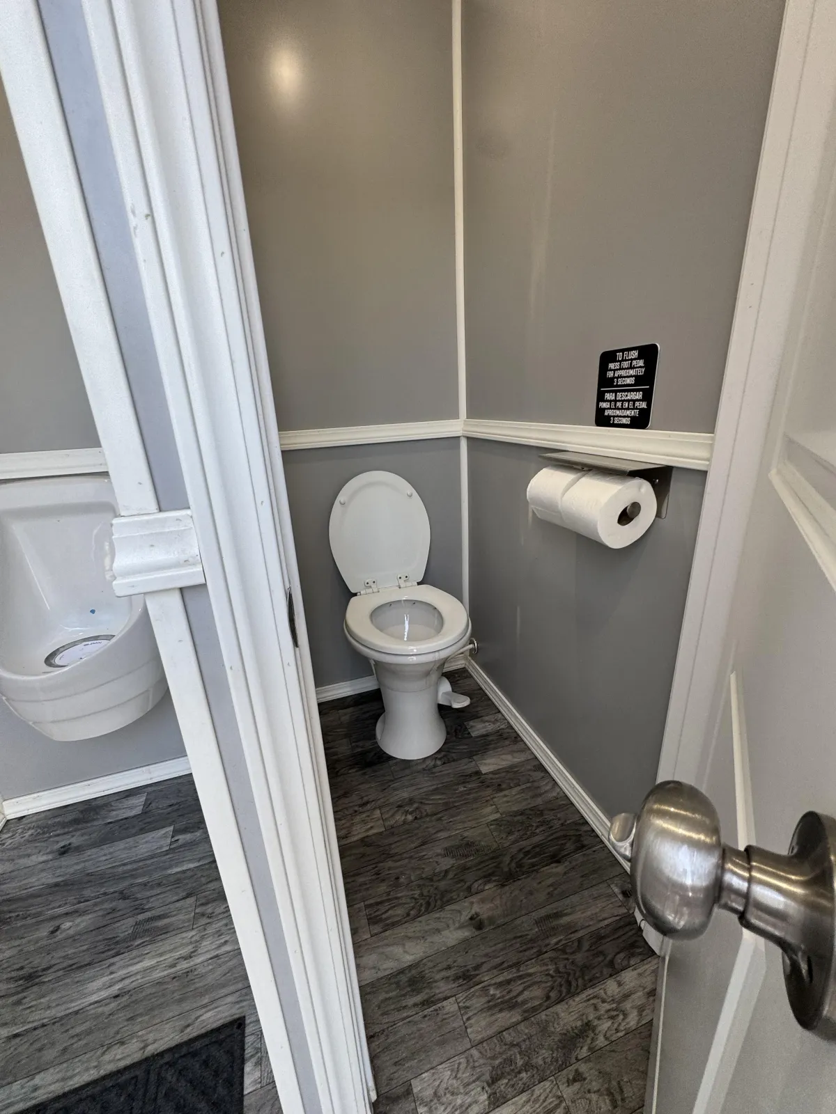 Portable restrooms for commercial use in Valdosta, GA.