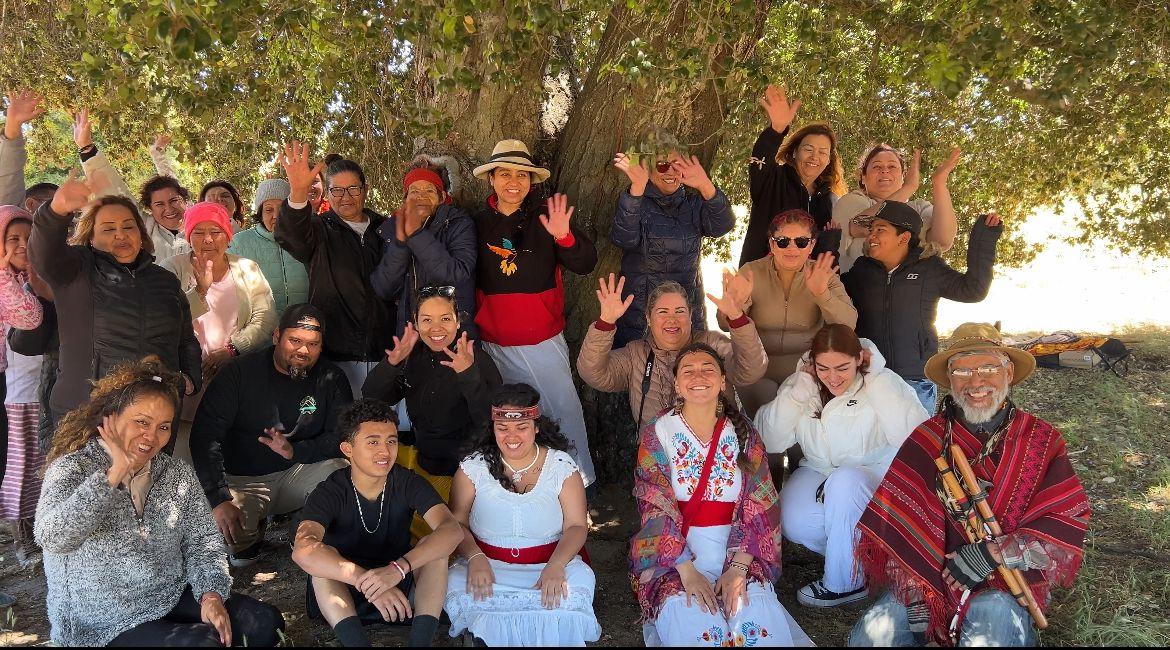 shallow focus photography of clear drinking glass on top of brown tray