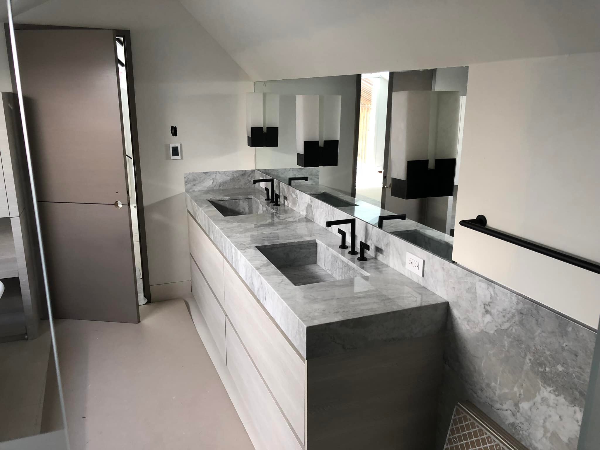 black laptop computer on table