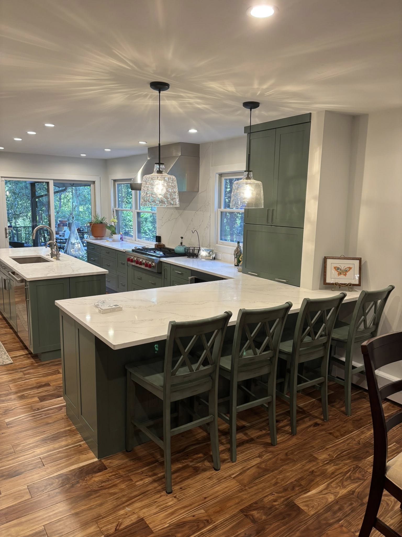 black laptop computer on table