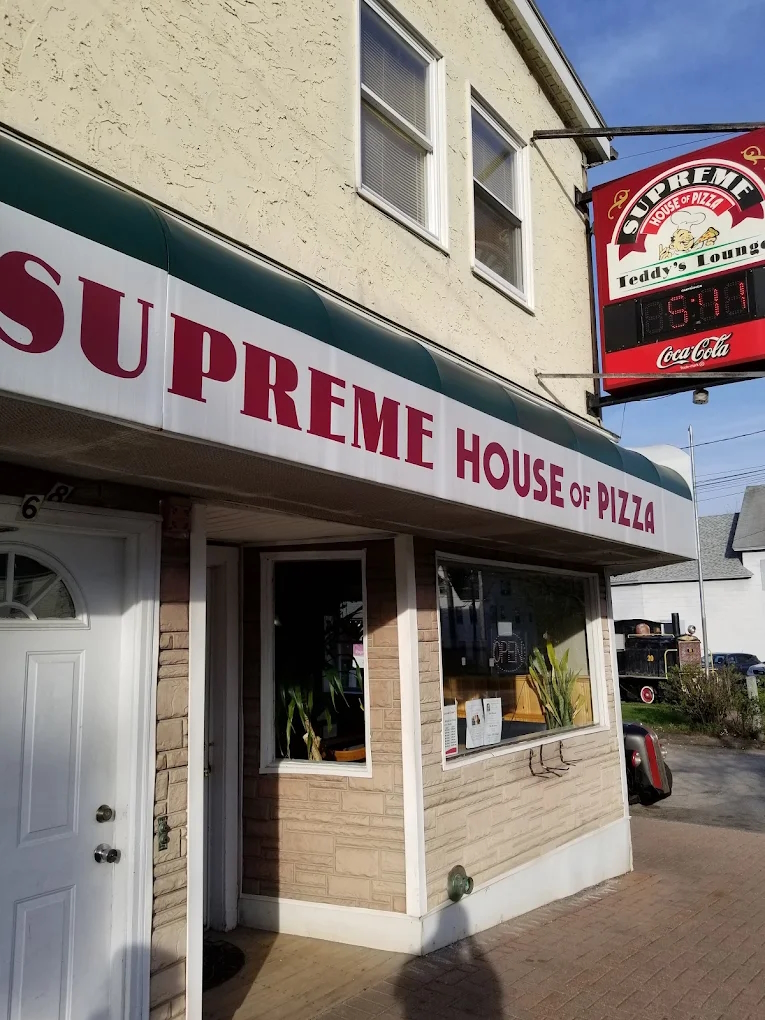Storefront of Supreme House of Pizza & Teddy's Lounge