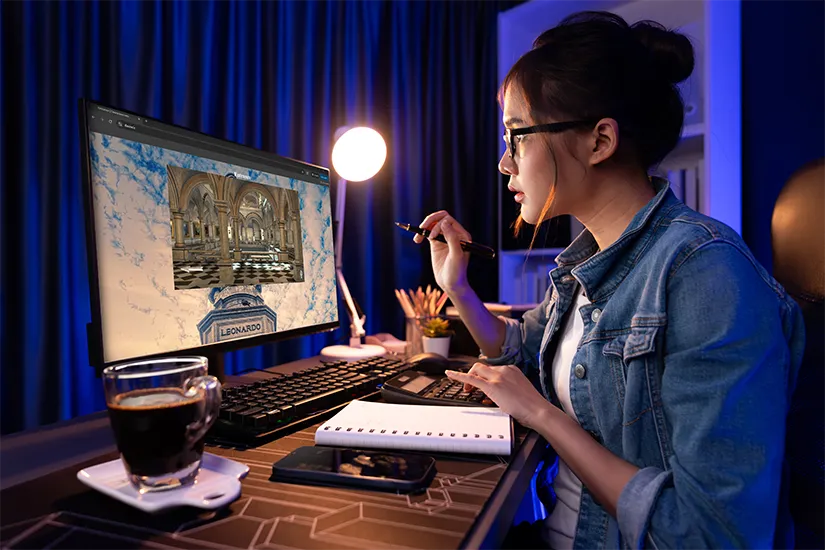 Crisp screenshot-style image of an online escape-room interface shown on laptop and tablet with illustrated clues, puzzle tiles and a collaborative video call, modern flat-photorealistic styling.