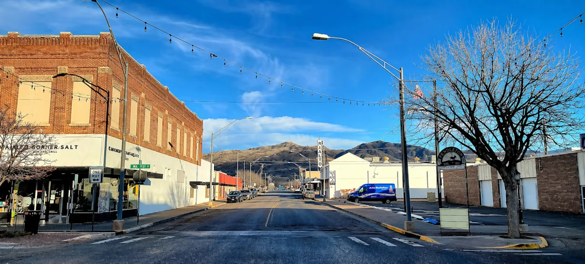 {{ custom_values.service_1 }} in {{custom_values.biz_area_1})