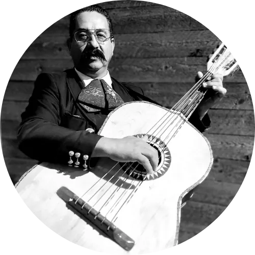 Carlos Corona playing authentic mariachi music in Orange County – Mariachi Juvenil Voces De Mexico