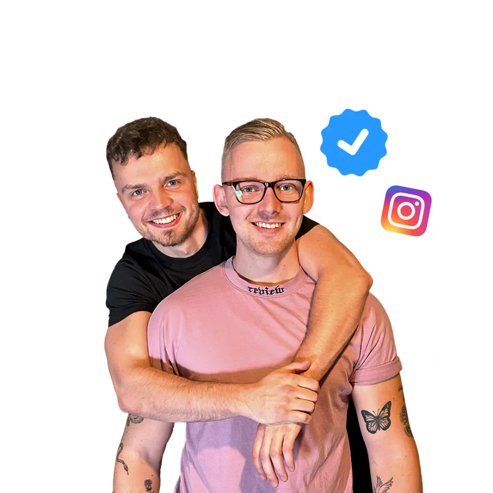 Instagram Bild des Teams mit weißem Pfeil Instagram Logo und blauem verifiiert Zeichen