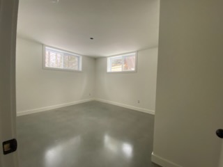 Chambre résidentielle peinte en OC-45 Café Suisse de Benjamin Moore dans les Laurentides par Peinture Signature M