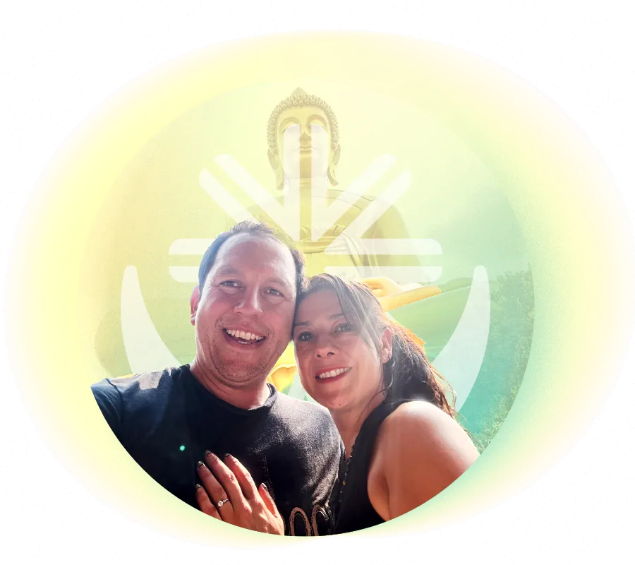 Gladys y Charlie guías de breathwork, junto al logo de su empresa, simbolizando amor, propósito y transformación a través de la respiración.