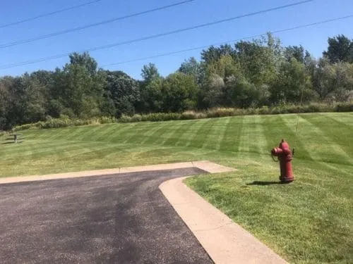  Lawn Mowing & Maintenance