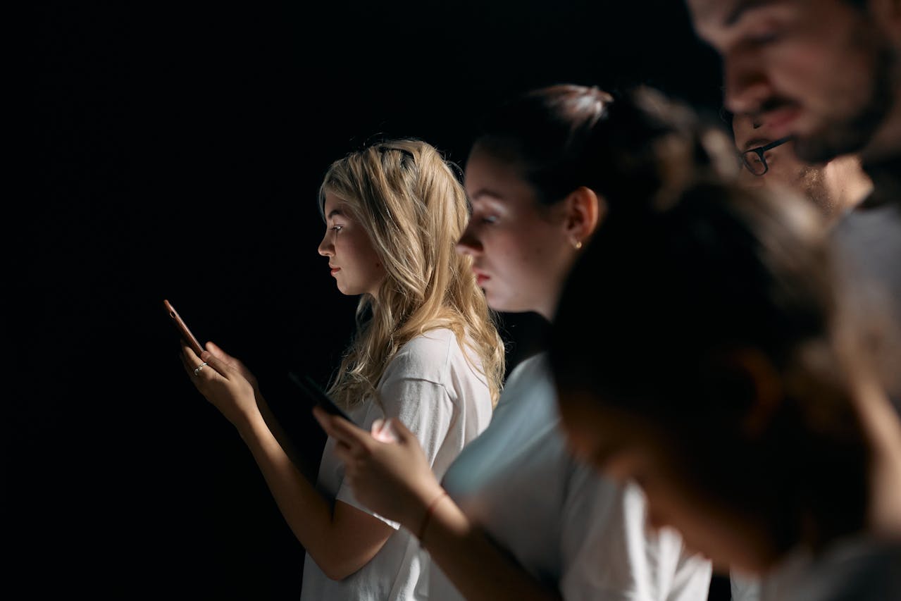 73% dos brasileiros estão saturados de "publis" nas redes, diz estudo