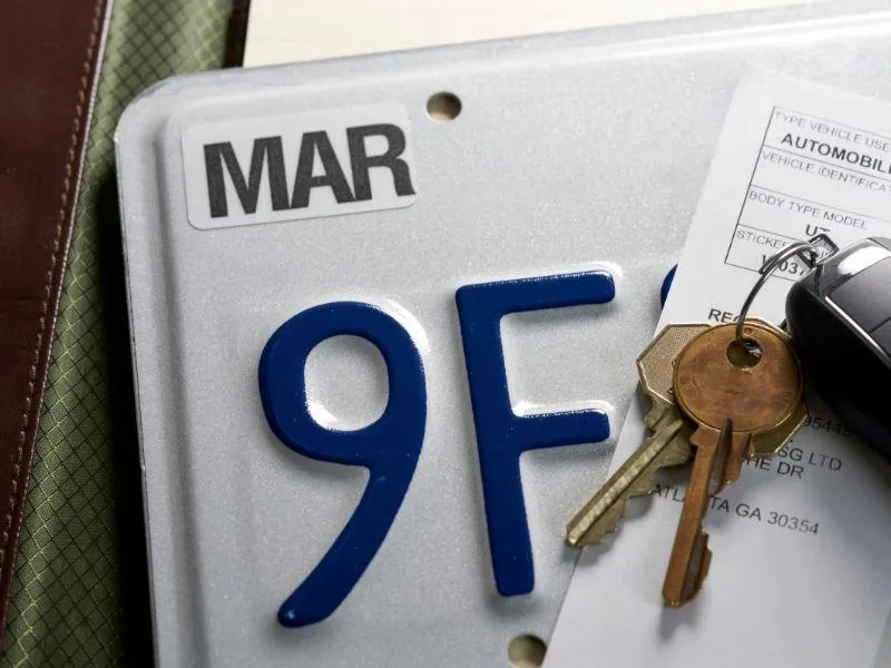 an image of vehicle registration document and number plate