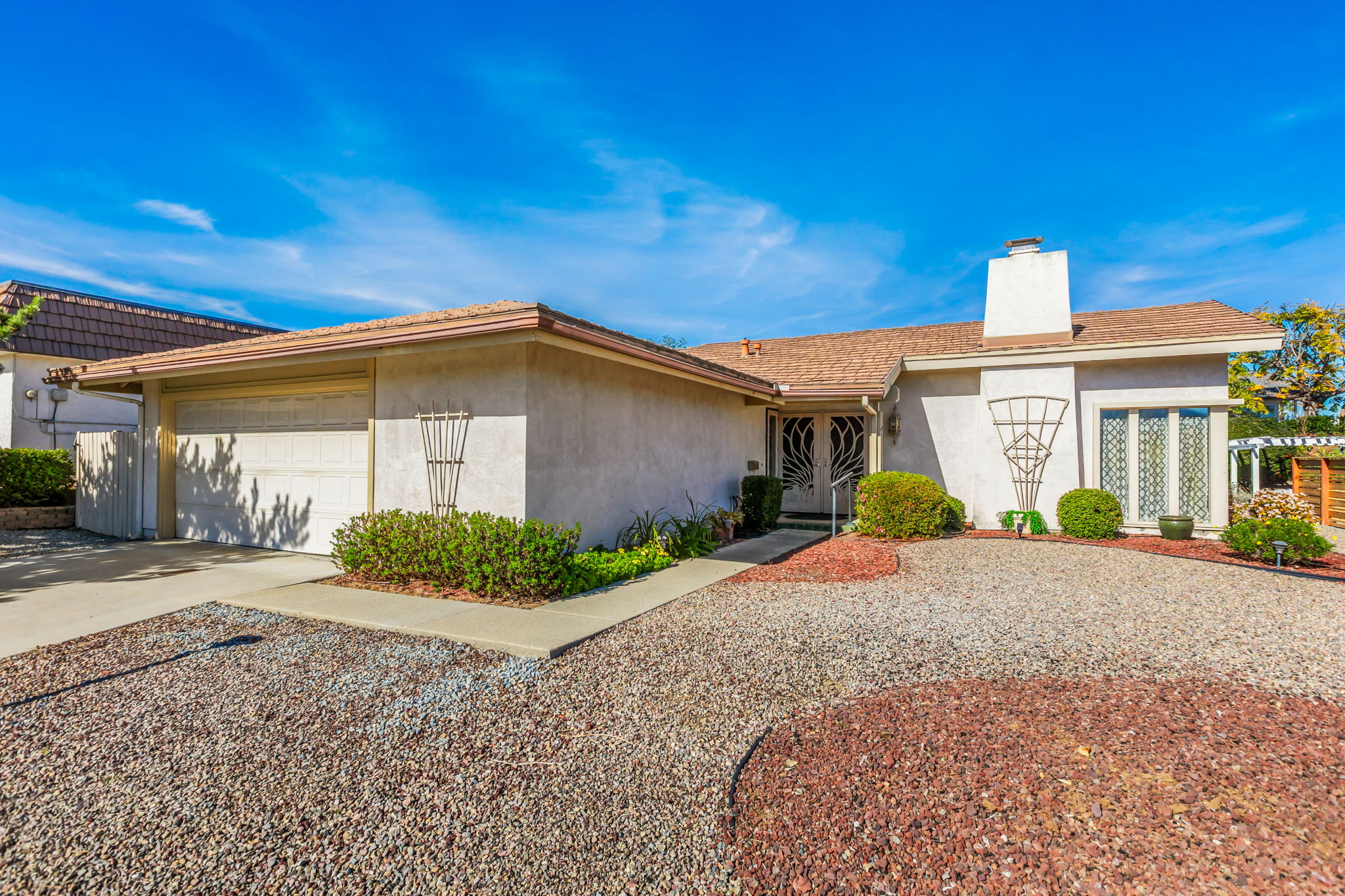 Updated 2 bedroom 2 bathroom House For Sale