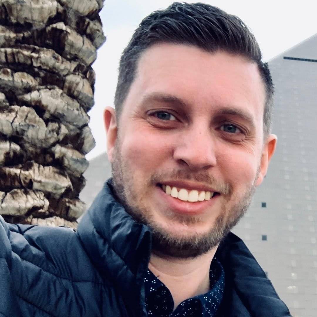 Headshot of Dustin Nicholson