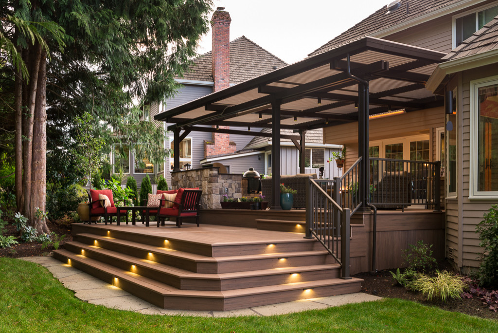 Custom deck stair by Richmond Hill deck and fence builder Wood Rock Creation