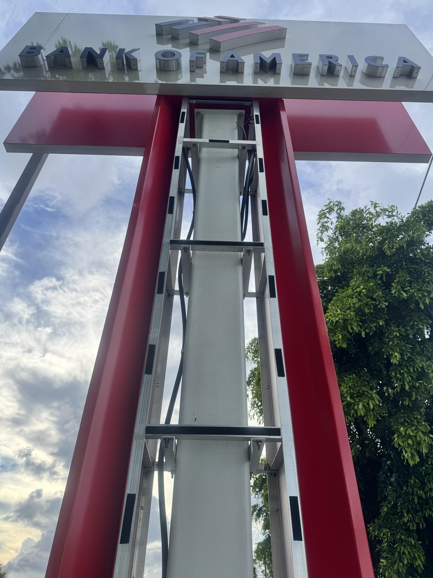 Bank of America pylon sign with electrical service access ladder, South Florida sign electrical service and repair