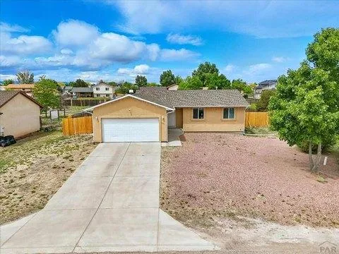 Pueblo Concrete builds and installs Driveway