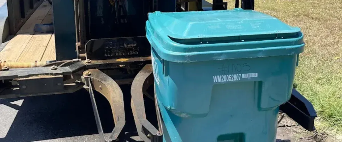 Clean blue trash bin after pressure washing and deodorizing service