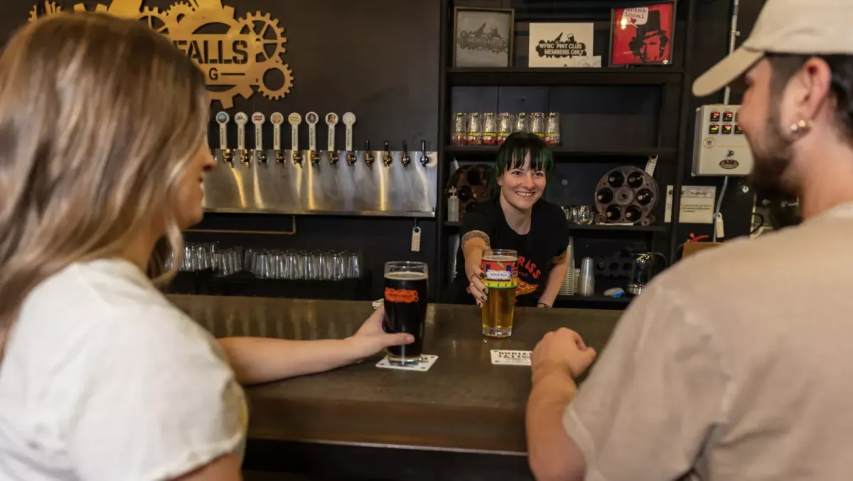 Mastering Pub Fare Pairings with Craft Brews