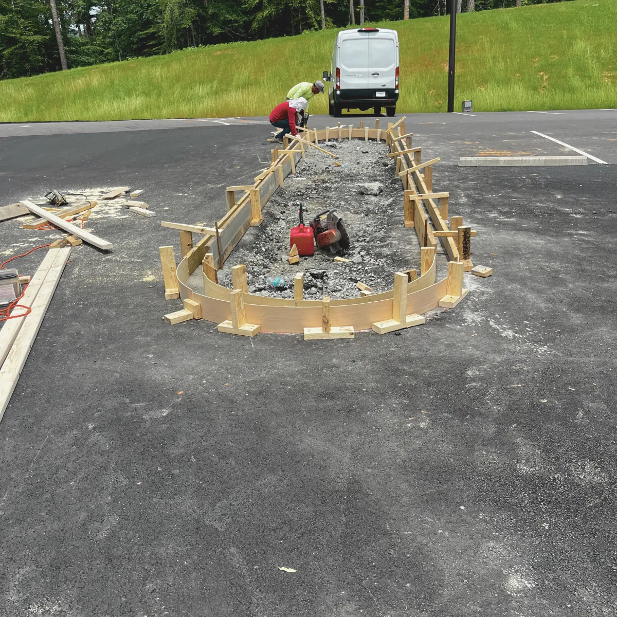 Smooth asphalt surface and curb edging on commercial lot – North Georgia paving project