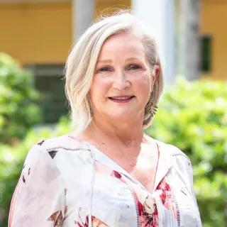 MAry Beth Calhoon headshot