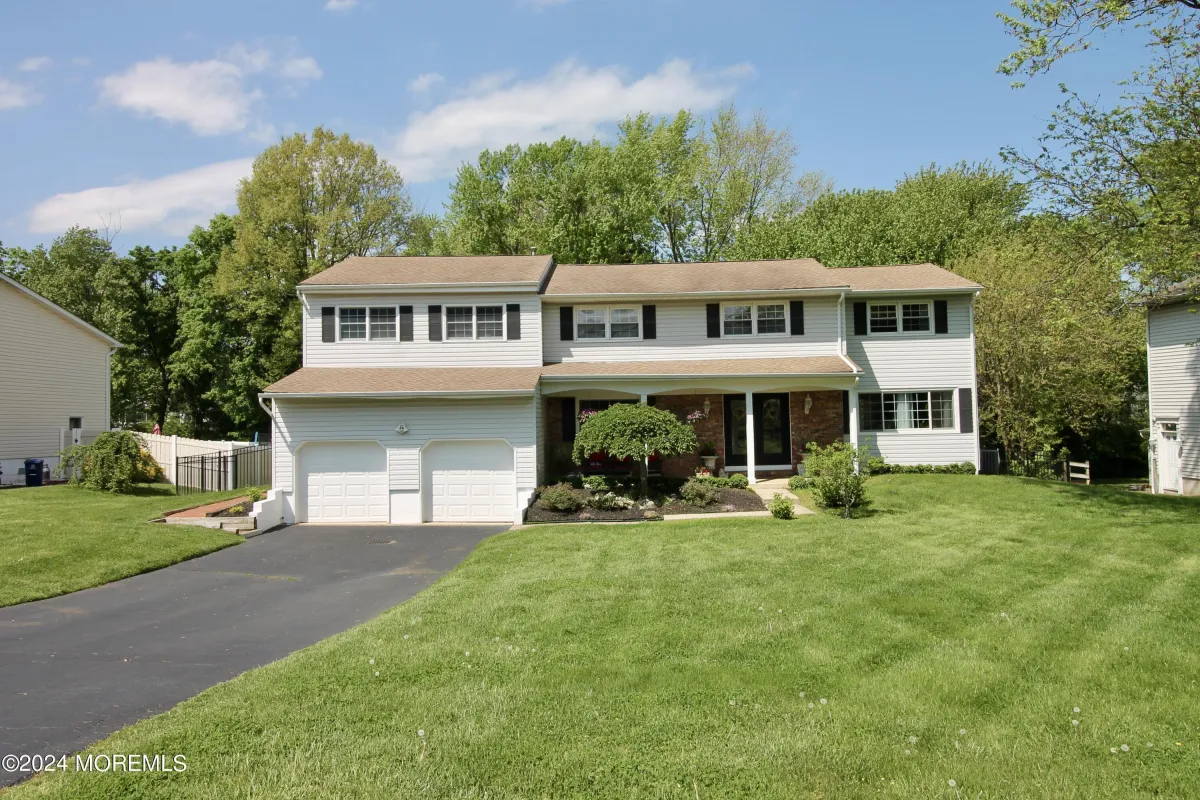 Freehold Concrete builds and installs driveway