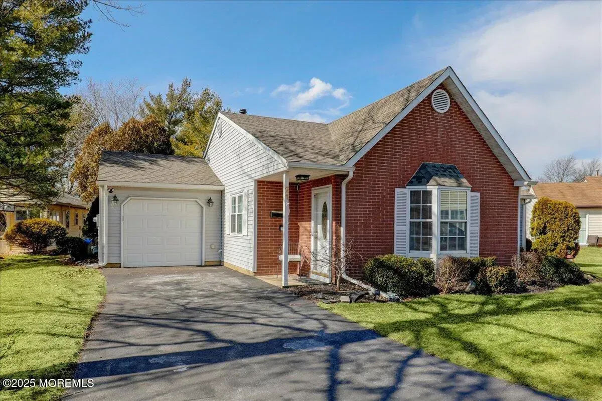 Freehold Concrete builds and installs driveway