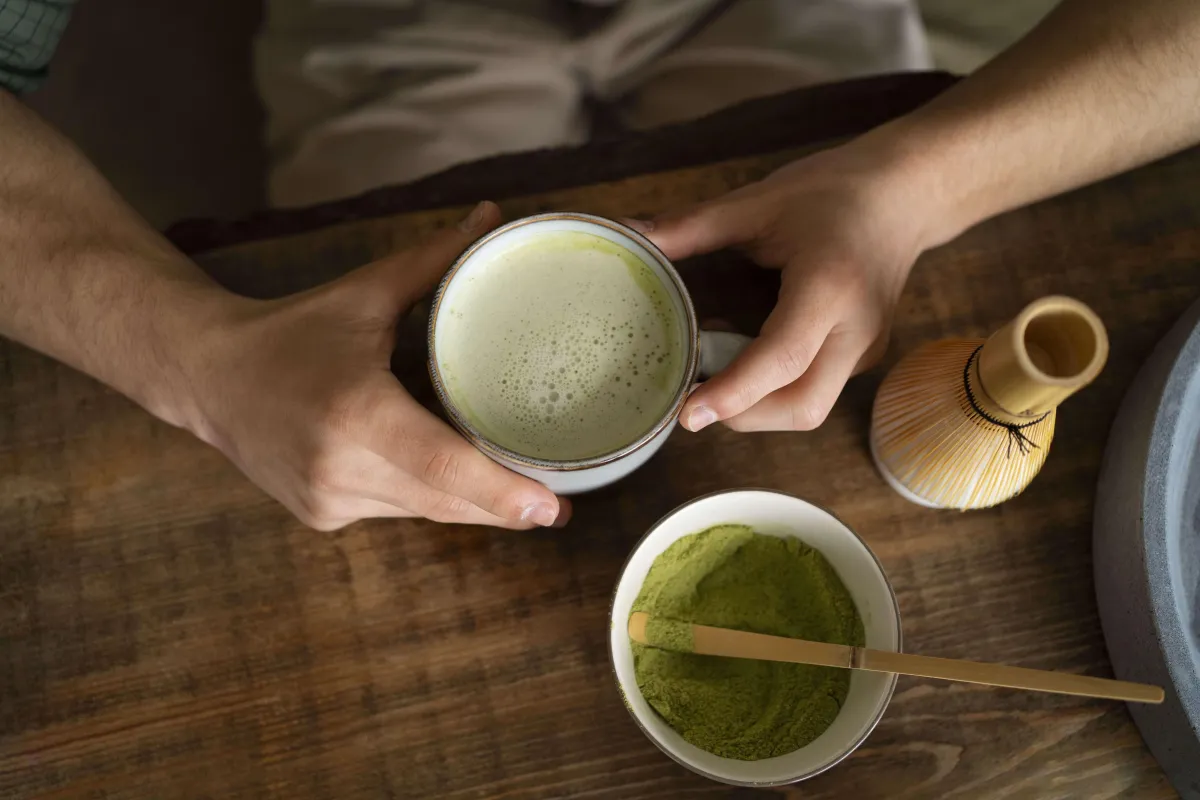 mixing motark plain leaf into a cup