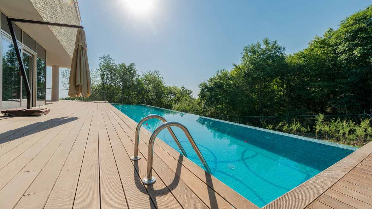 Top Pool Features to Add for a Luxury Swimming Experience