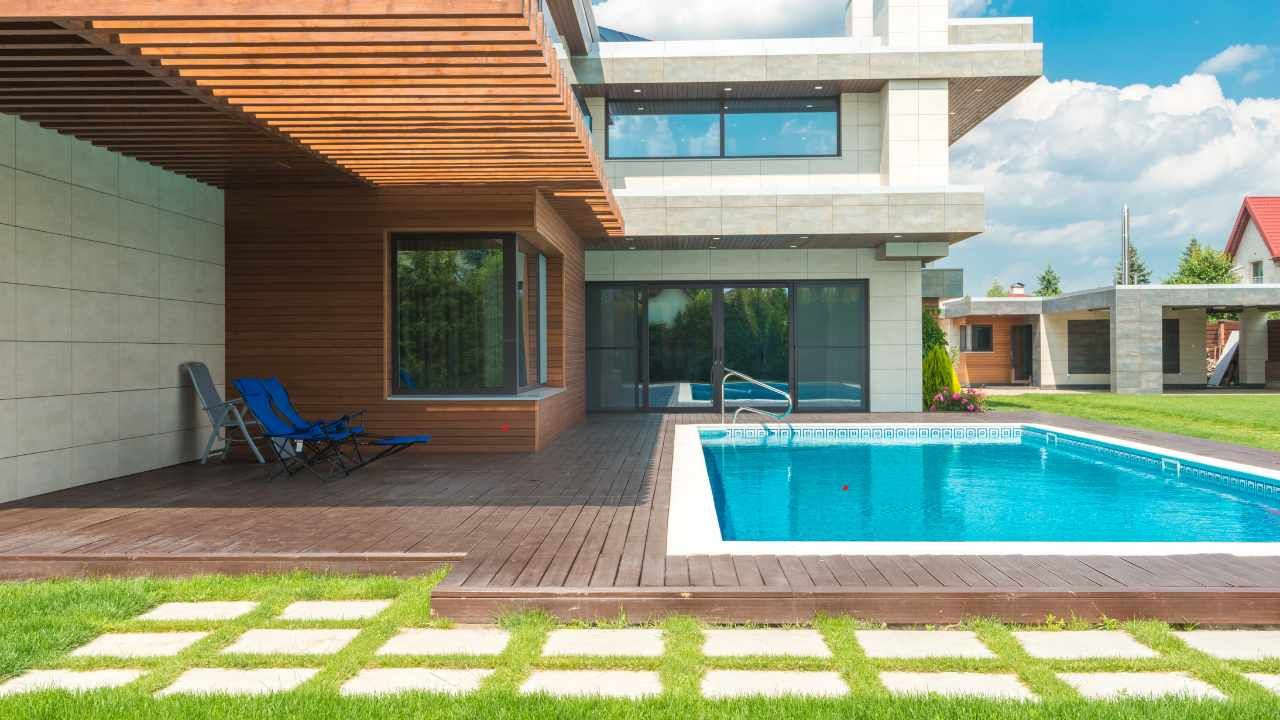 Inground vs. Above-Ground Pools: Which is Best for Your Home?