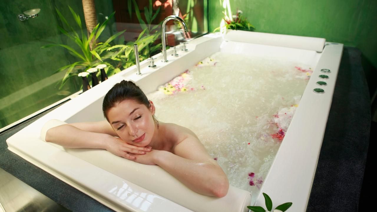 Soaking vs. Jetted: Which Bathtub Type is Right for You?