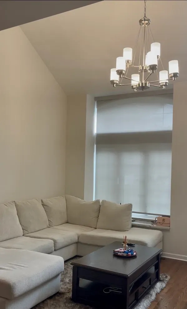 Freshly deep cleaned living room with dust-free furniture and vacuumed carpet by Rux Cleaning.