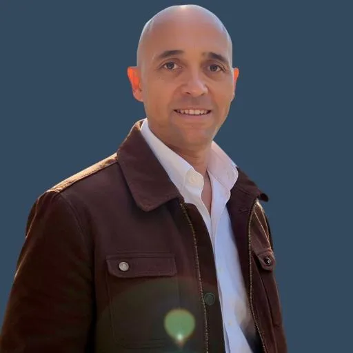 Headshot of Rushdi Kirsten