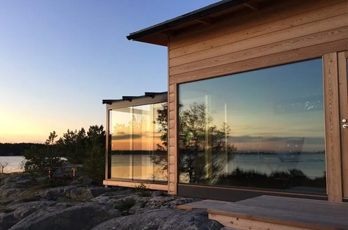 Lasikatteet saaristomaisemassa