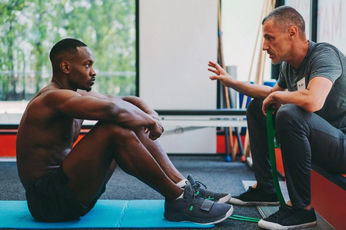 two person inside gym exercising