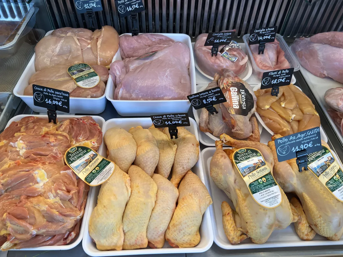 Selezione di pollame fresco e carni bianche certificate senza glutine presso Centro Carni Forlì