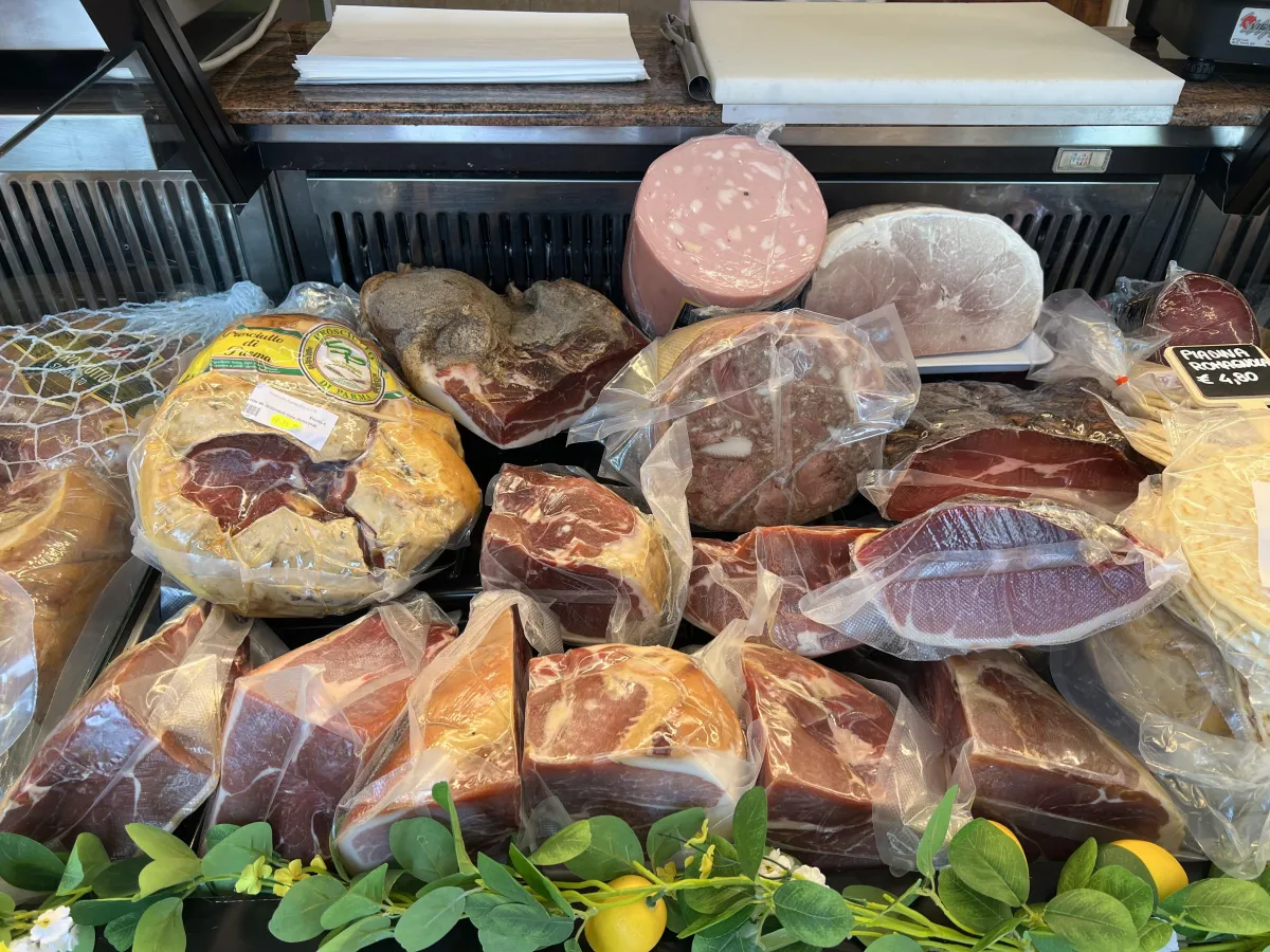 Ampio assortimento di prodotti di macelleria e gastronomia 100% gluten free a Forlì