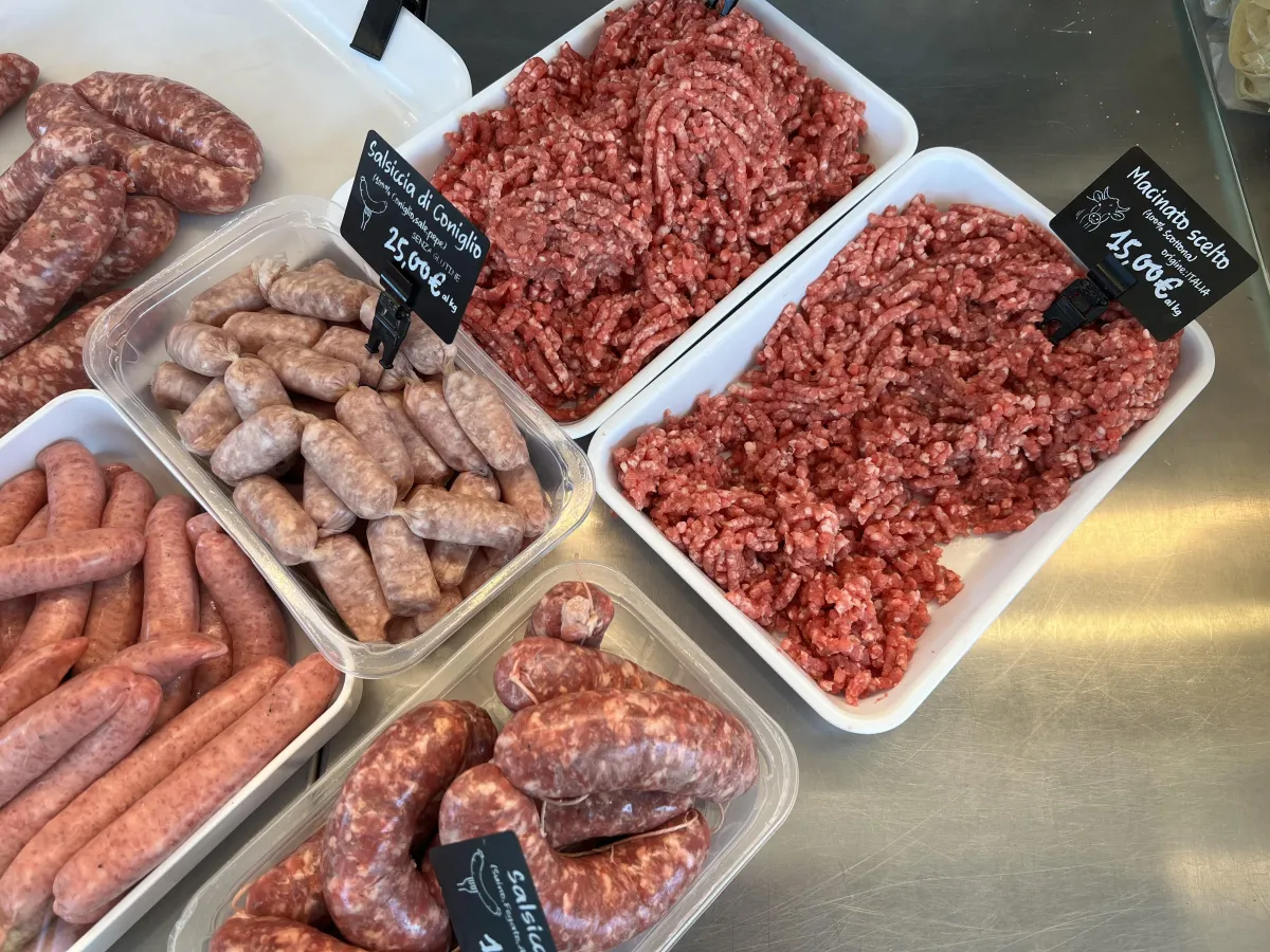Salsicce artigianali e carne macinata scelta certificata AIC di Centro Carni Forlì