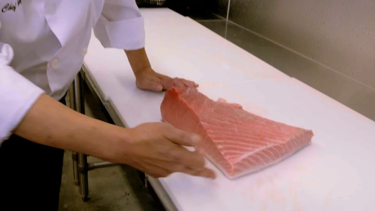 sourcing cutting fish tuna sushi