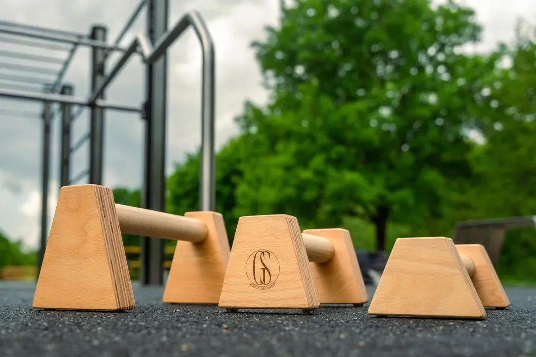 Was sind Parallettes und Wie profitiert dein Training von ihnen?