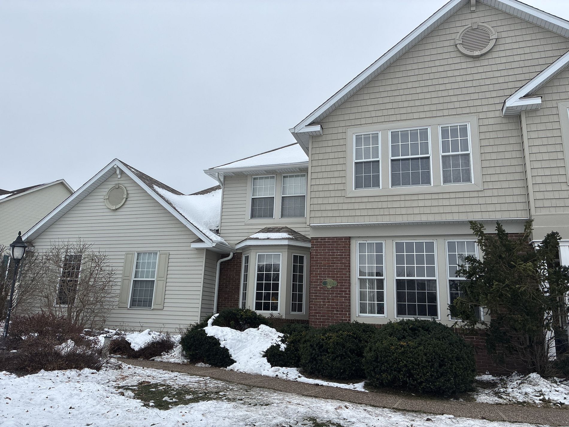 Residential roof replacement completed by Twin Bridge Roofing & Construction in Illinois