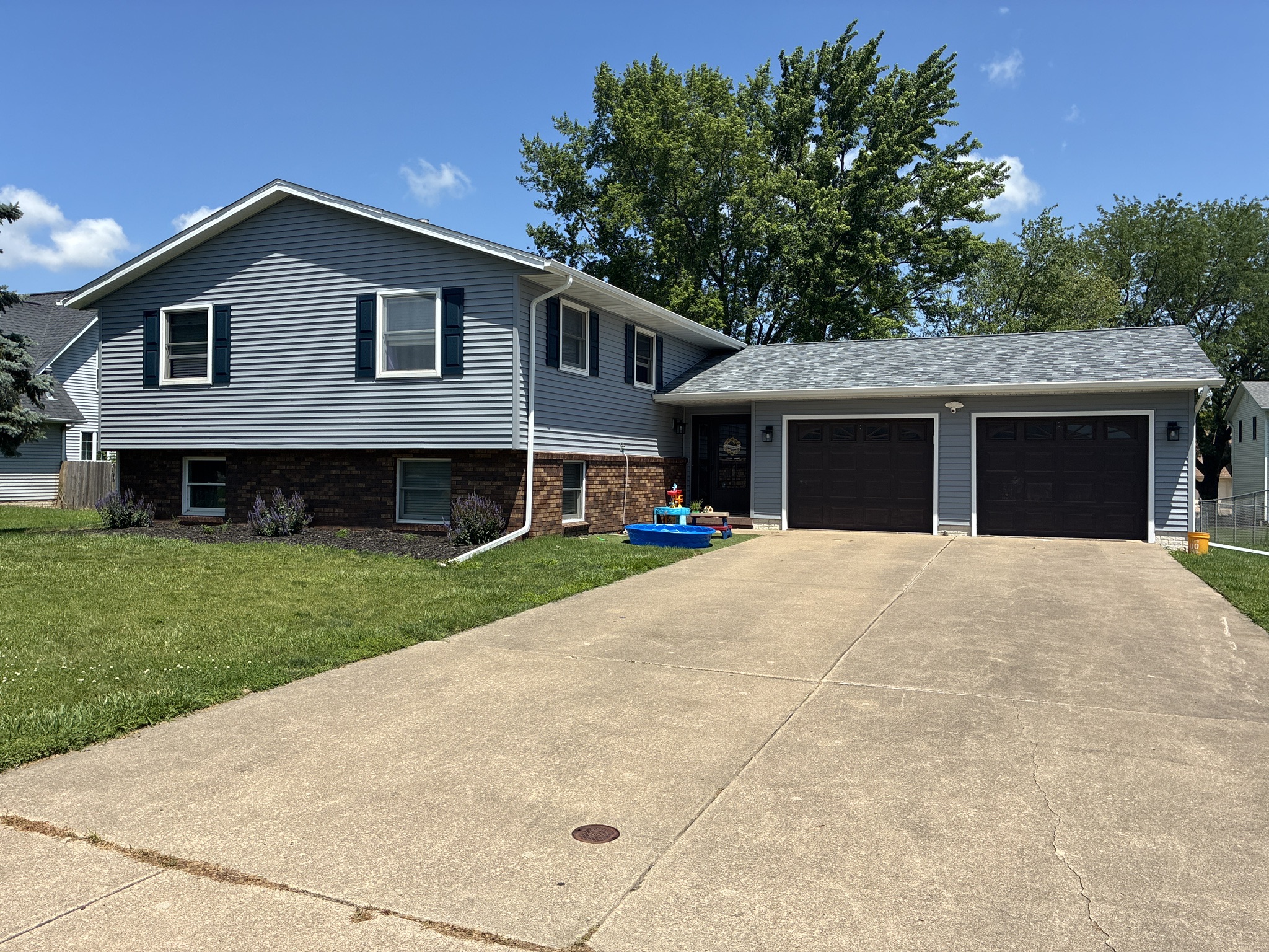 Completed residential roofing project by Twin Bridge Roofing & Construction in the Quad Cities